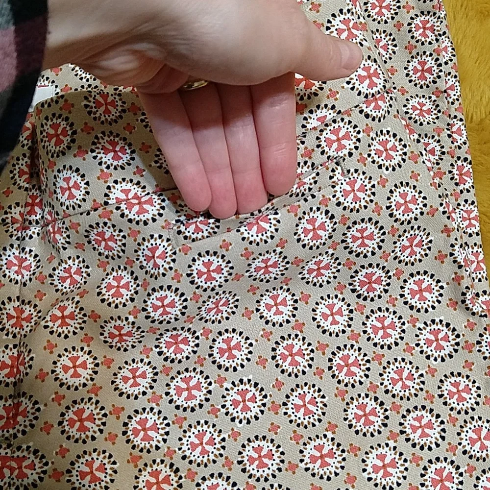 LOFT Cropped Pants - Picture 7 of 14